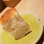 ファリナモーレ - 「自家製フォカッチャ」 ほんのりとした香ばしさ！