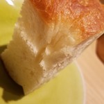 ファリナモーレ - 「自家製フォカッチャ」 ほんのりとした香ばしさ！