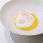 カンテサンス - 塩とオリーブ油が主役 山羊乳のバヴァロワ