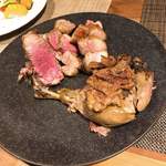 京都 ネーゼ - シャラン産鴨もも肉のコンフィ
      仔羊(ソルトブッシュ)の炭火焼き