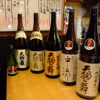 Kanazawa is synonymous with delicious fish and local sake from Hokuriku◎We always have <50 types> available.