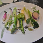 アキヒサ ハンダ - 野菜の旬を奏でるような温サラダ