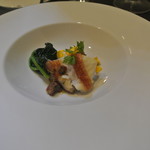 アキヒサ ハンダ - 鹿児島産赤ハタのポアレ　ケイパーとドライトマトのオイル