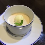 アキヒサ ハンダ - ほうじ茶のブランマンジェ