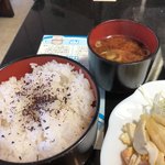Shato Kuwana - ご飯、赤出汁
                        