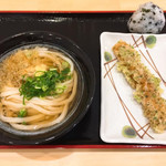 セルフうどん なりや本店 - かけ（そのまま）&チクワ天＋ワカメおにぎり