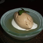 レストランよねむら - グレープフルーツゼリー　黒糖アイスクリーム添え