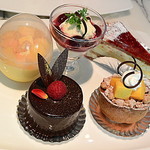 ロビーラウンジ - ベルガモットが香る アールグレイショコラ・マンゴーシュー・マンゴープリン・チェリージュビレ