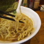 らーめん武士道 - 麺リフト