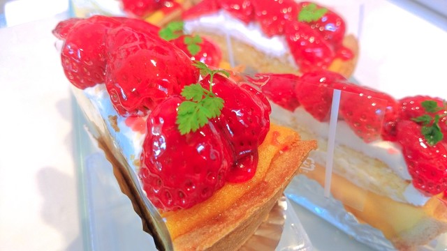 ポミエ ケーキ 予約