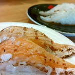 寿司虎 - 炙りサーモンと炙り塩鯛？だったかな…。