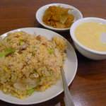品珍閣 - ランチの炒飯・スープ・ザーサイ