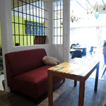 江坂イタリアン ラッポルティ - 午後の店内　入り口がフル・オープン