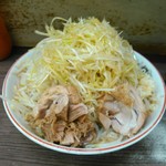 ラーメン二郎 - 小ネギラーメンヤサイマシマシニンニク