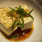 天ぷら海鮮 米福 - お通しとして湯豆腐が運ばれてきました。