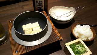 tempurakaisenkomefuku - お通しとして湯豆腐が運ばれてきました。