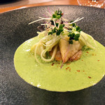 Restaurant Cinq - 前菜:北海道天然ホタテ/泉州水茄子のマリネ/サラダ菜のソース('18年4月下旬)