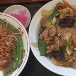 鴻運 - ラーメンセット：台湾ラーメン + 牛肉飯