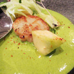 Restaurant Cinq - 前菜:北海道天然ホタテ/泉州水茄子のマリネ/サラダ菜のソース('18年4月下旬)