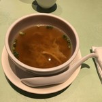 新世界菜館 - やきそばに茶碗大のザーサイスープが付きます