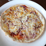 ビアホフ ガンバリウス - ペッパーハムと赤玉ねぎのピッツァ