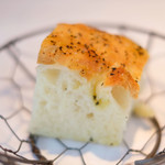 VIA Brianza - ランチコース 5300円 の自家製フォカッチャ