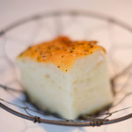 VIA Brianza - ランチコース 5300円 の自家製フォカッチャ