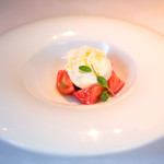 VIA Brianza - ランチコース 5300円 のブラータチーズ 静岡県産アメーラ カプレーゼ