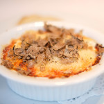 ランチコース 5300円 の半熟玉子入りサマートリュフのオーブン焼き