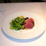 VIA Brianza - ランチコース 5300円 の北海道 池田牧場 イチボ肉 粒マスタード添え