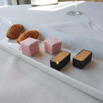 シグネチャー - 　コーヒーとプティフール