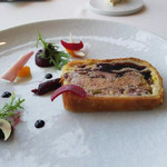 シグネチャー - 冷前菜①　　仔牛　豚　フォアグラ　鶏のパテアンクルート赤ポルト酒のジュレ　季節のコンディメント