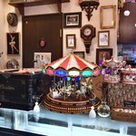 PATISSERIE LACROIX - ｱﾝﾃｨｰｸな世界観♡