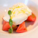 VIA Brianza - ランチコース 5300円 のブラータチーズ 静岡県産アメーラ カプレーゼ
