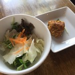 スパイスカフェ - サラダとチキンティッカ
