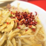 ラーメン二郎 - 粗挽き唐辛子投下～♪