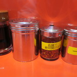 ラーメン二郎 - 卓上調味料