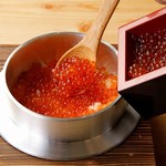 Lots of carefully selected salmon roe Kamameshi (rice cooked in a pot)