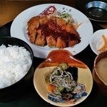 亀の家食堂 - 月曜日のトンカツ定食 680円