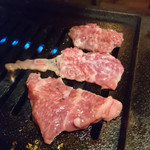 Yakidokoro En - 特上カルビを焼きます