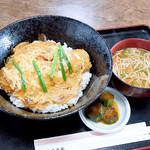 たちばな - かつ丼と味噌汁ときゅうりの辛子漬