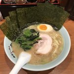 横浜らーめん 六壱家 - 普通の見ための普通のラーメンなんですが