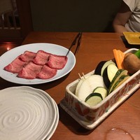 飛騨牛一頭家 馬喰一代 岐阜神田 - タンと焼き野菜