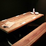 餃子とスパークリング バブルス - テーブル席