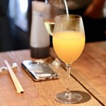 餃子とスパークリング バブルス - ミモザ