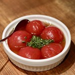 餃子とスパークリング バブルス - トマトの冷製