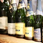 餃子とスパークリング バブルス - 泡がずらり