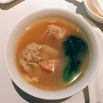 yè shanghai - 砂煲雲呑雞。本来は江南でも杭州の名菜であるが、美味けりゃいーンである！