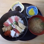 朝市食堂　しょう家 - 朝市丼