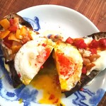 ブリコラージュ ブレッド アンド カンパニー ダイニング・カフェ - 豆腐サワークリームとアリスの卵、ケイジャンピペラードのオープンサンド。